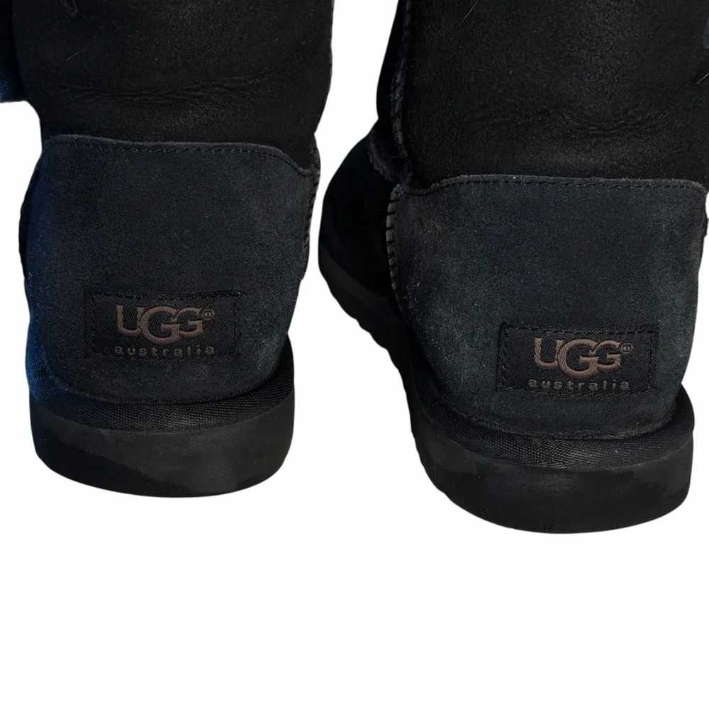 UGG Classic Short Bailey Button Black Winter Boots